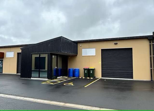 118m2 Warehouse available for Lease