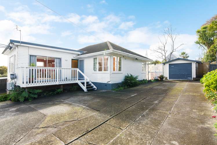 54 Amberley Avenue Te Atatu South_1