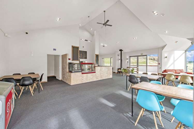 5695 West Coast Road Springfield_7