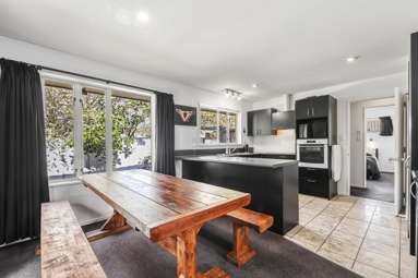 2/74 Russley Road_3