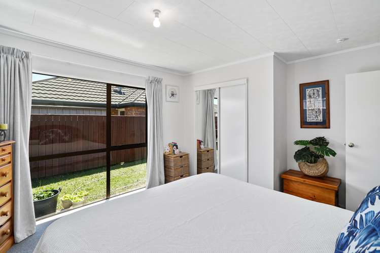 2/15 Stead Crescent Stoke_13