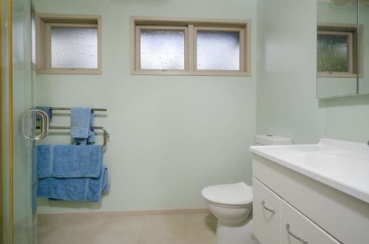 2/3 Talavera Place Te Atatu South_12