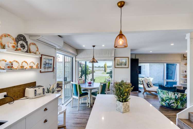 3/30 Meeanee Quay Westshore_2