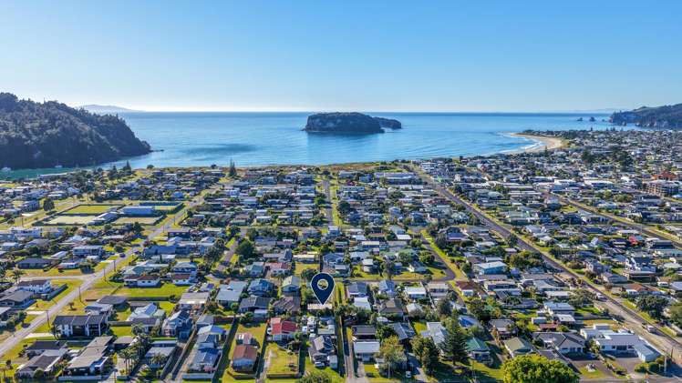 211B The Square Whangamatā_0