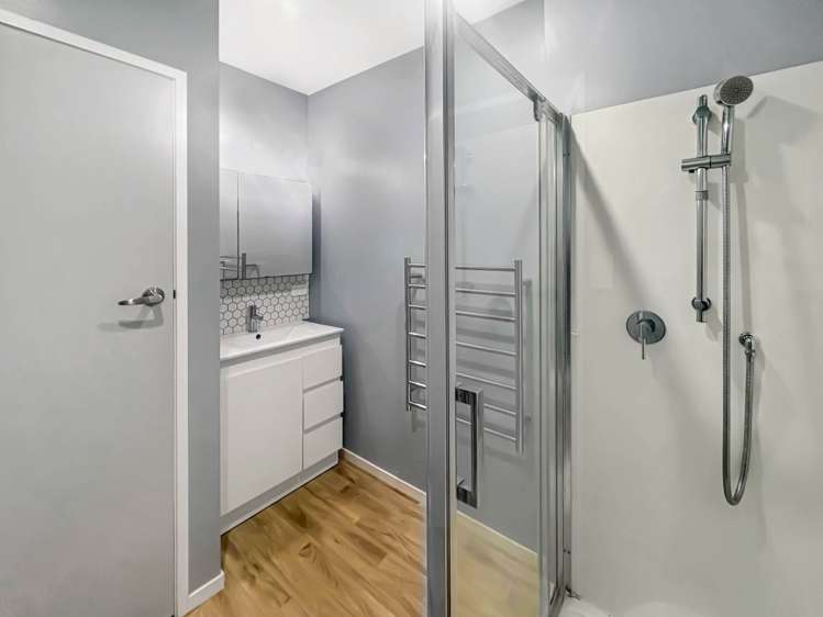 2/32 Canal Road Avondale_5