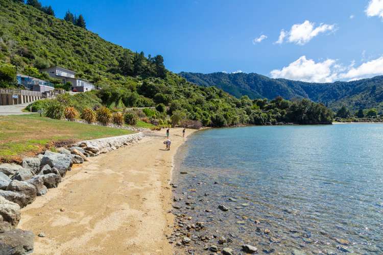 20 Tirimoana Terrace Anakiwa and Surrounds_16