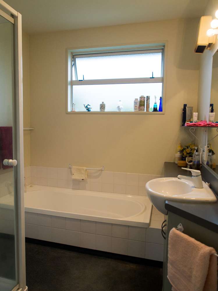 155 Pages Road Marchwiel_22