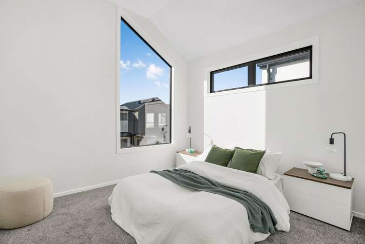 10/12 Marion Street Silverstream_12