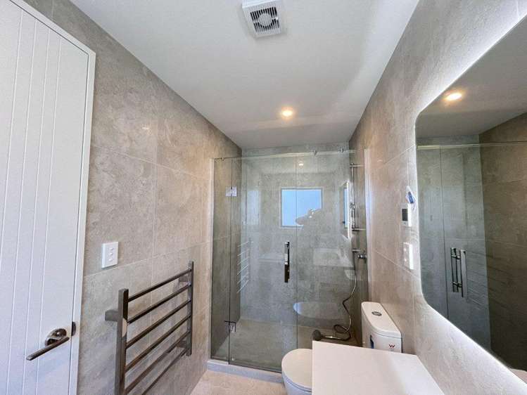 8 Irwin Lane Windsor Park_13