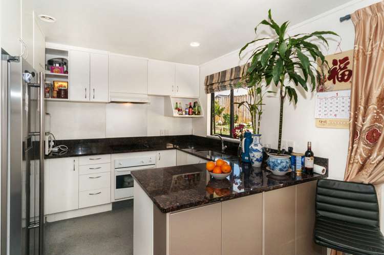 18 Walter Little Way Flat Bush_11