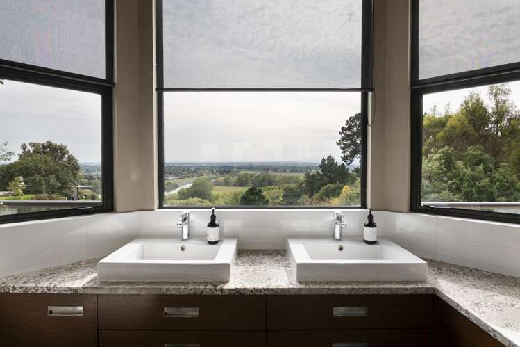 70 Waicola Drive Fitzherbert_32