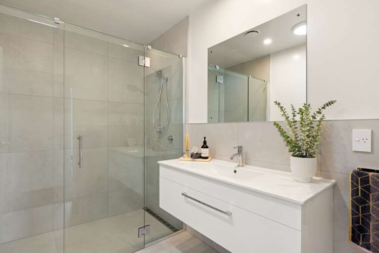 4/3 Huia Avenue Forest Lake_13