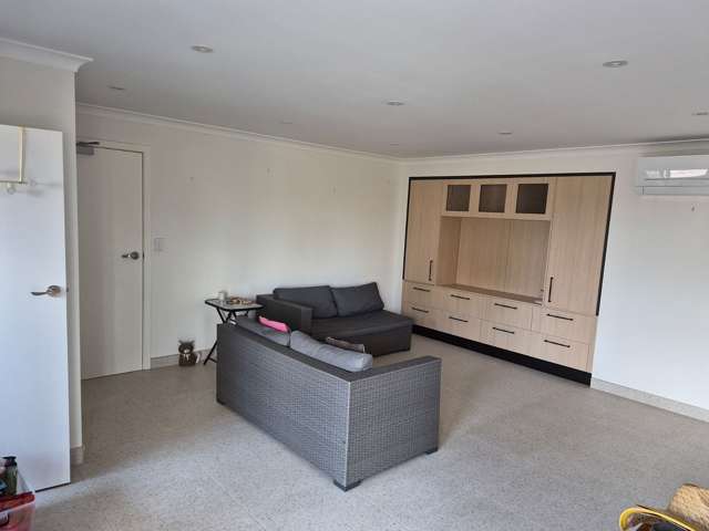 1 Bedroom Spacious Unit in Onehunga