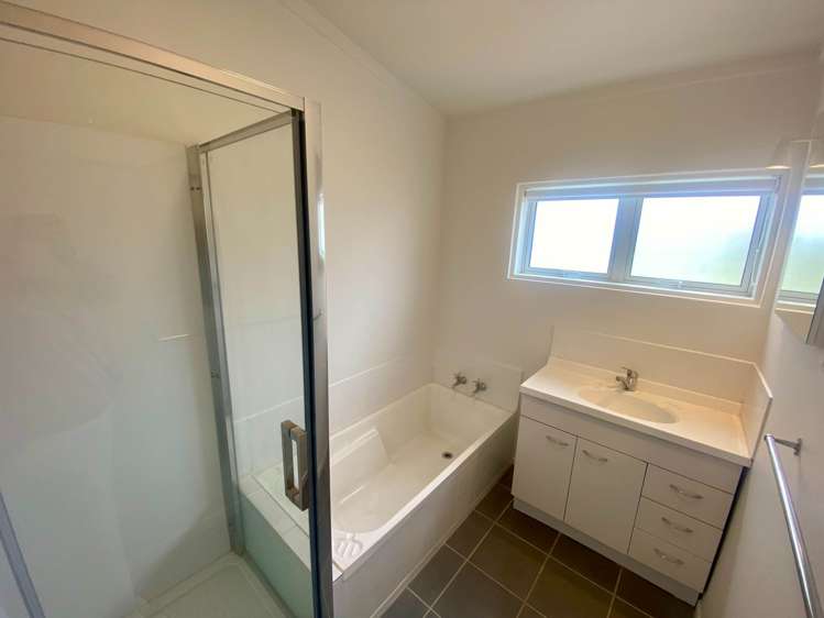 8A Puketea Street Blockhouse Bay_8