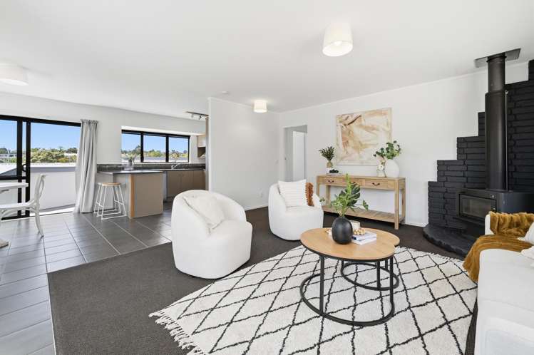 64 Heron Avenue East_4