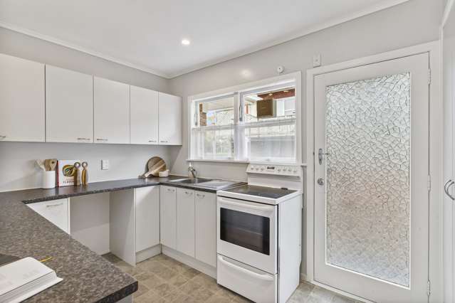 2/58 View Road Mount Eden_3