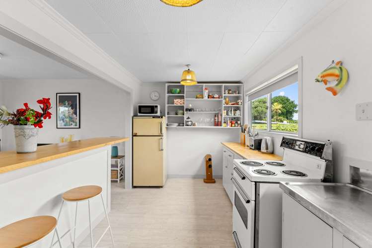 129 Rogers Road Pukehina_10