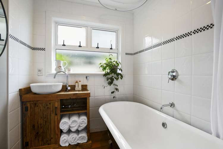 28 Raroa Terrace Tawa_14