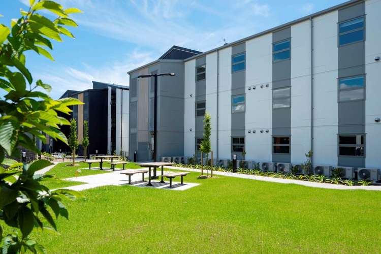 304/30 Shortfin Place Flat Bush_10