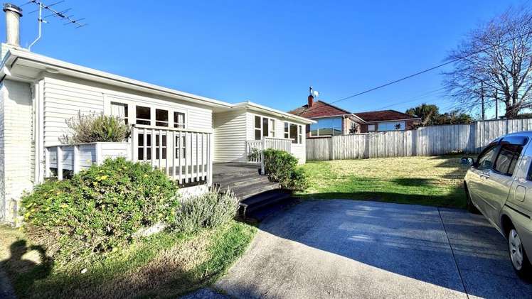 57 Tiroroa Avenue 1802_14