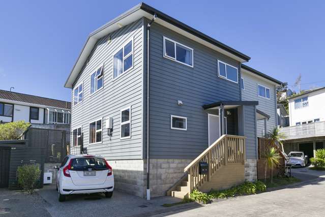 Modern & Low Maintenance with Freehold Title