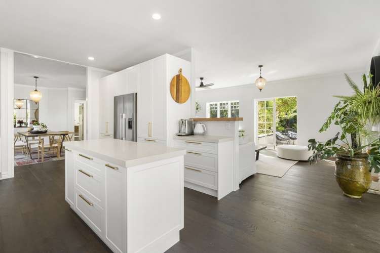 1 Ascot Avenue Narrow Neck_10