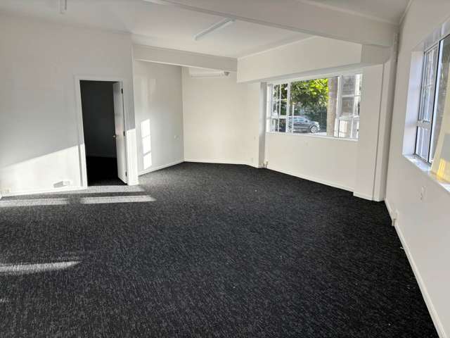 AWESOME 57M² HOBSONVILLE OFFICE