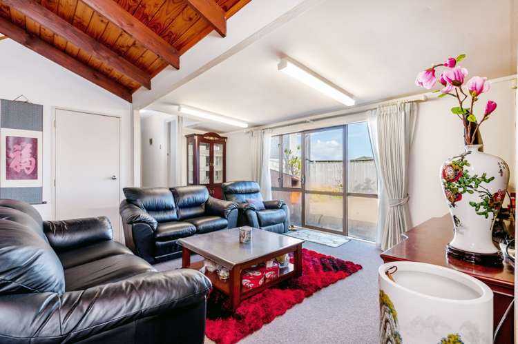 8 Austin Brave Place Favona_12