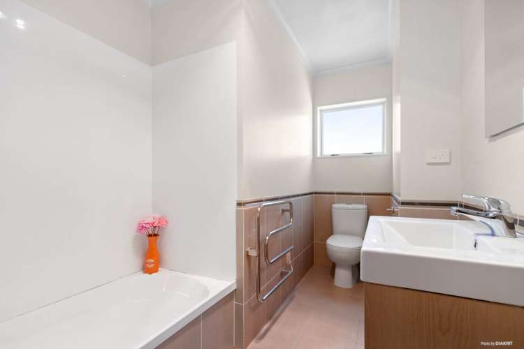 14 Clomell Drive Flat Bush_9