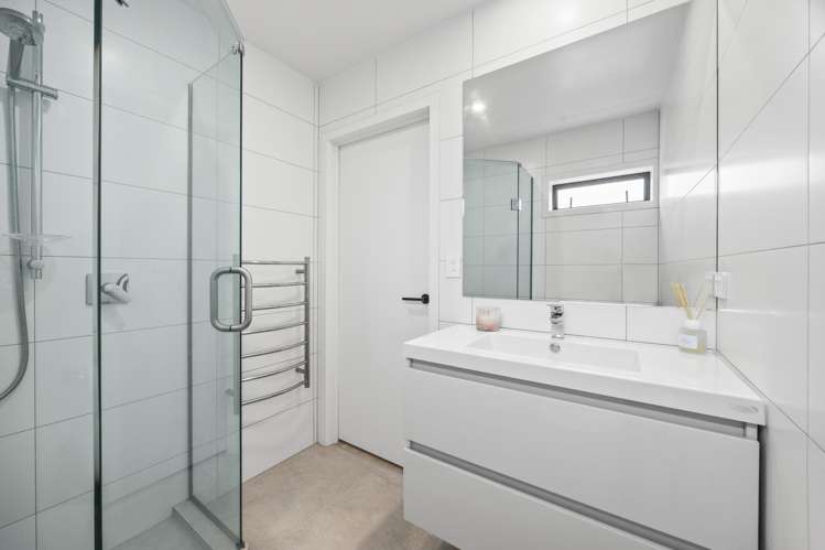 22D Borrowdace Avenue Botany Downs_13