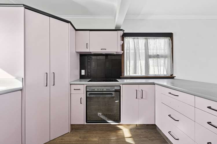 84 Glover Road Hawera_9