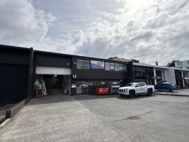 OFFICE / WAREHOUSE OR SHOWROOM