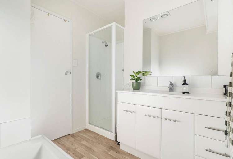 87 Solar Road Glen Eden_13