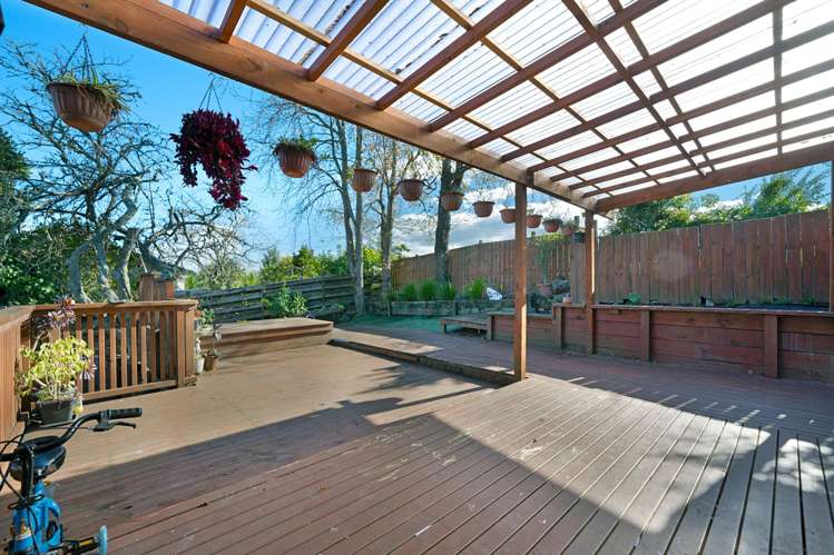 2/46A Captain Scott Road Glen Eden_16