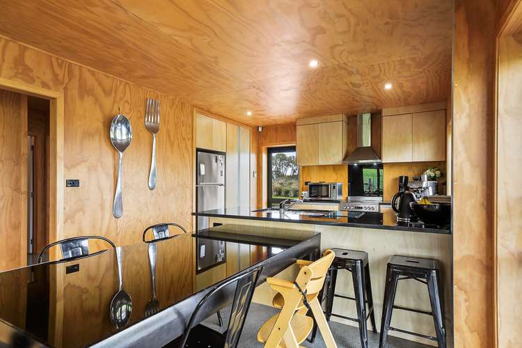 23 Metcalfe Road Ngahinapouri_16