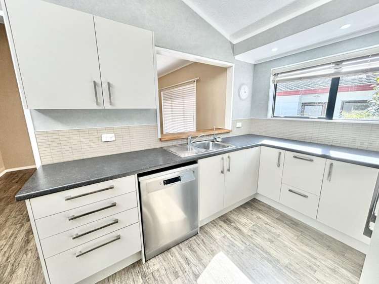 77 Meadowvale Rise Titirangi_5