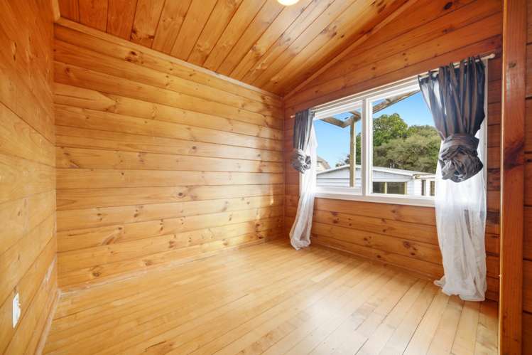 6 Robert Burke Place Henderson_13