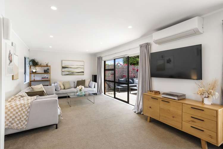 3/9 Billabong Place Botany Downs_2