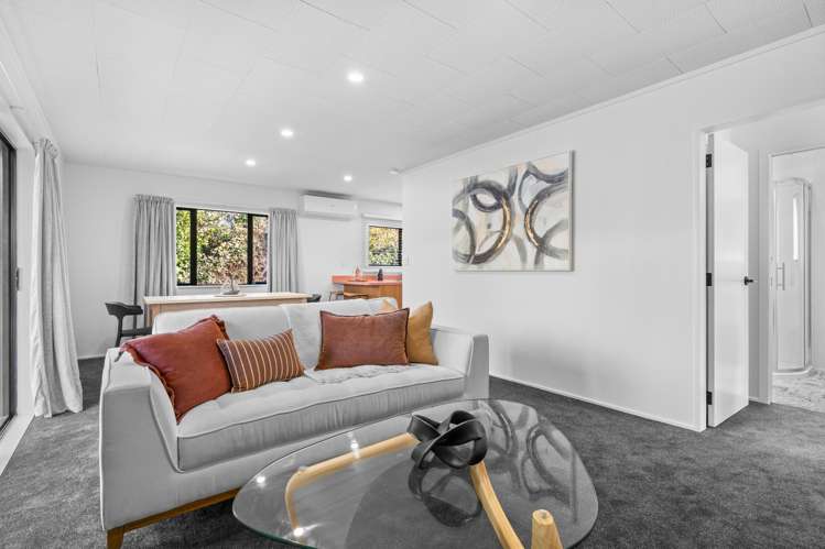 424 High Street South Carterton_1