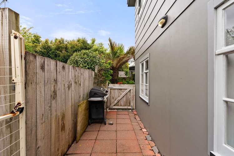 7 Charleston Avenue Boulcott_16