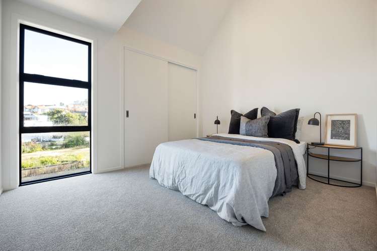 4/15 Lake Domain Drive Hamilton Lake_16