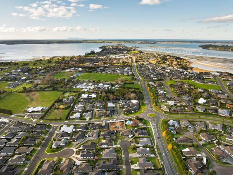 1-8/3 & 5 Kayelene Place Omokoroa_4