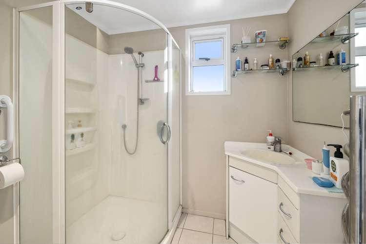 3 Browning Crescent Owhata_11