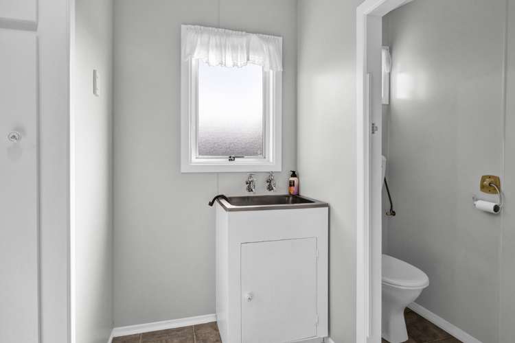 16 Layard Street Opunake_16