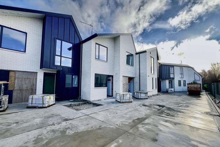 2/133 Blighs Road_0