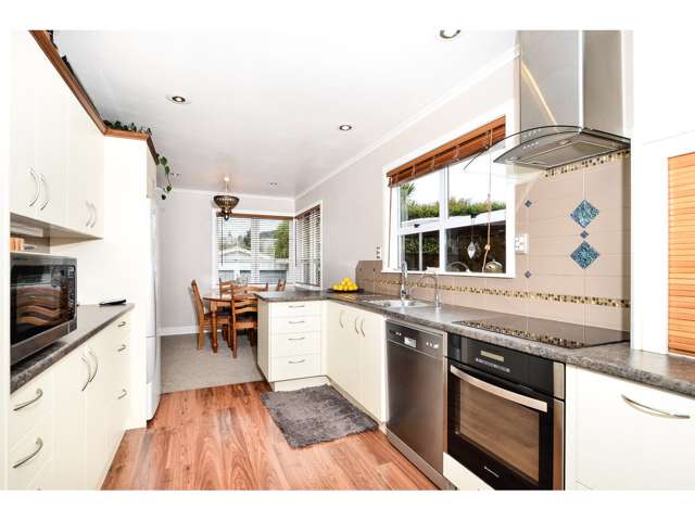 69 Royal Road Massey_3