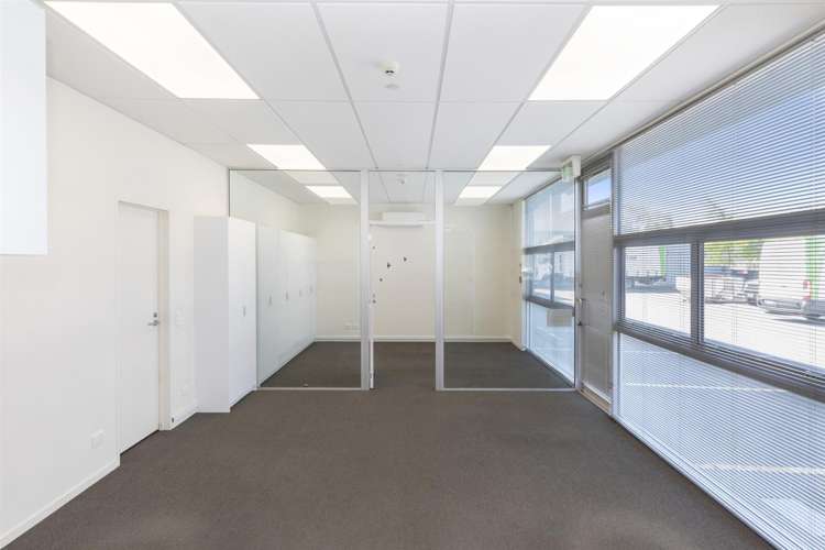 Units 14 & 15, 150 Cavendish Road Casebrook_3