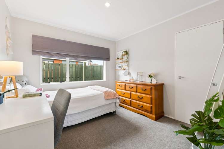 22 Len Garlick Place Papakura_11