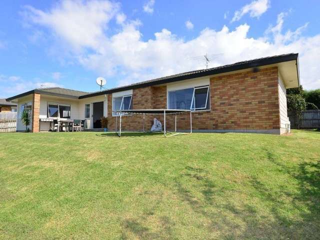 52 Rivervale Grove Stanmore Bay_1