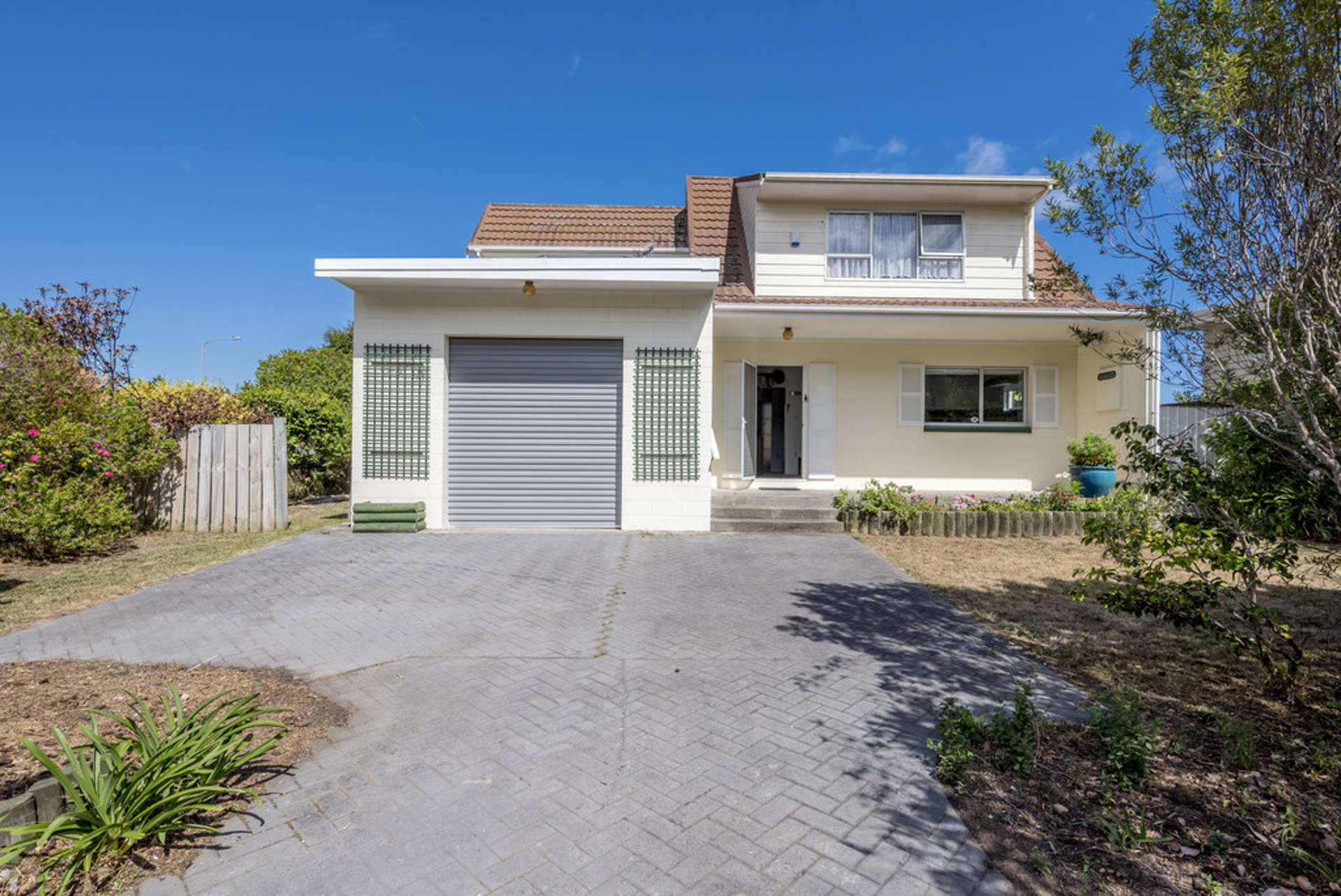 1 Goldie Place Waikanae Beach_0